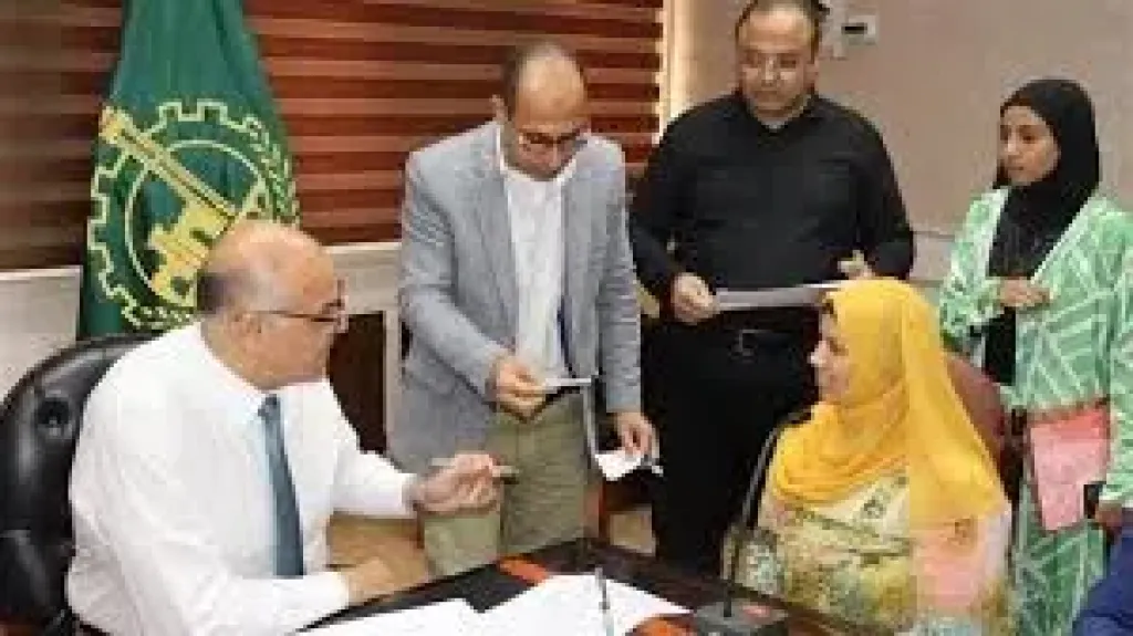 محافظ القليوبيه خلال لقاء المواطنين