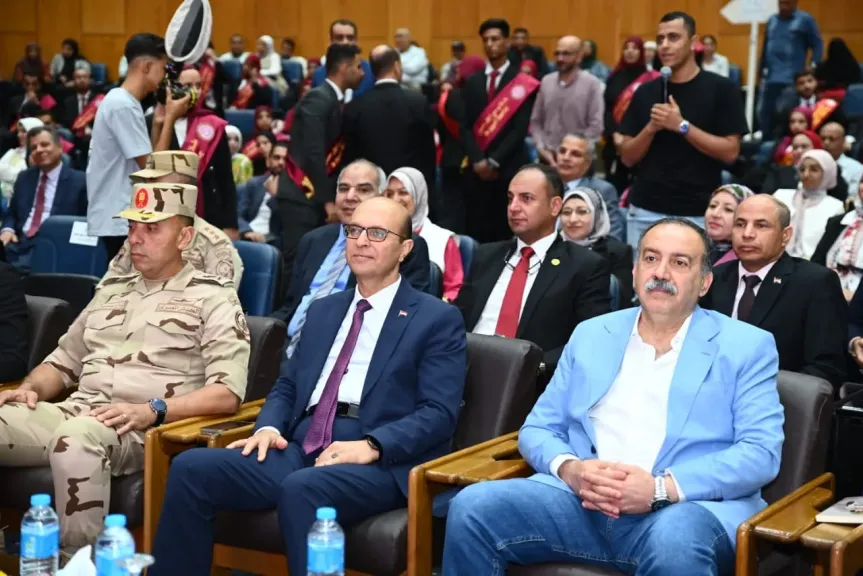 جانب من متابعه 