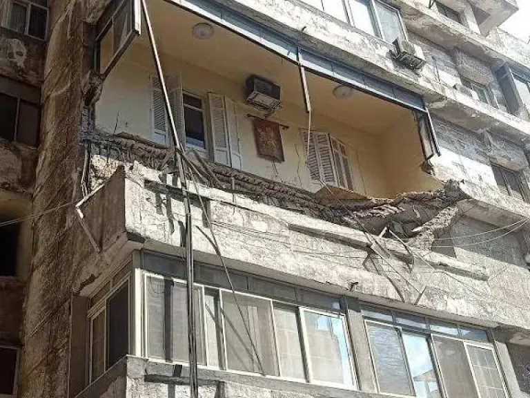 سقوط بلكونة