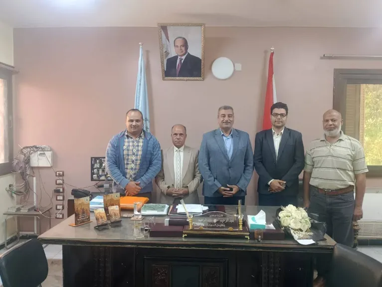 جانب من متابعه 