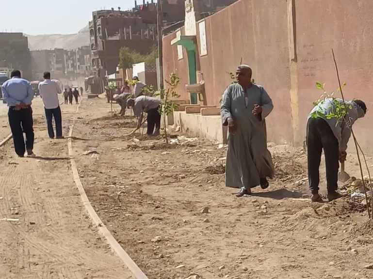 جانب من متابعه 