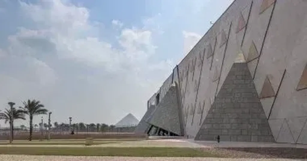 المتحف المصري الكبير