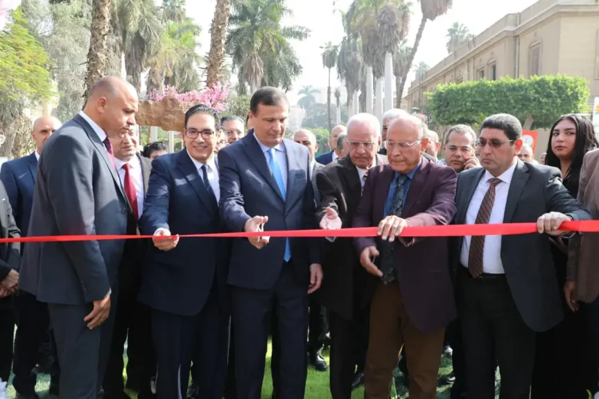 وزير الزراعة ورئيس جامعة القاهرة يفتتحان معرض كلية الزراعة للبساتين