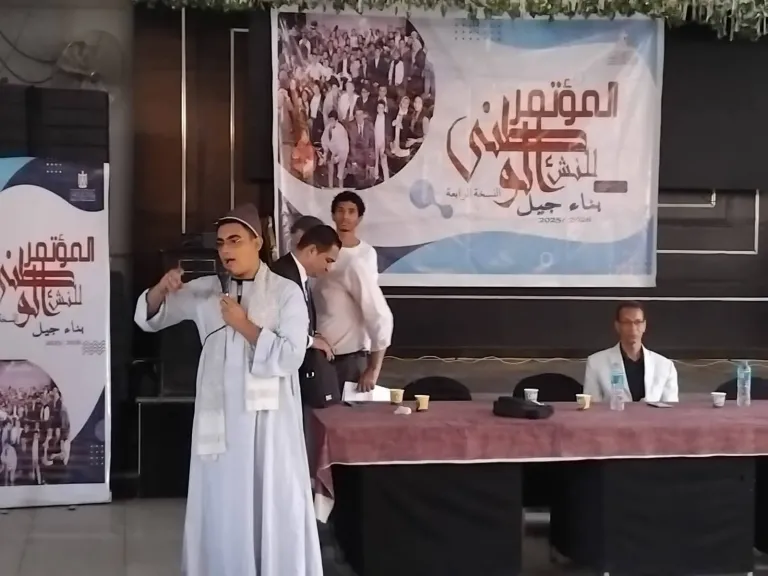 جانب من متابعه 