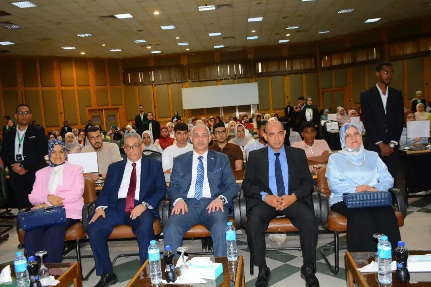 جانب من المؤتمر 