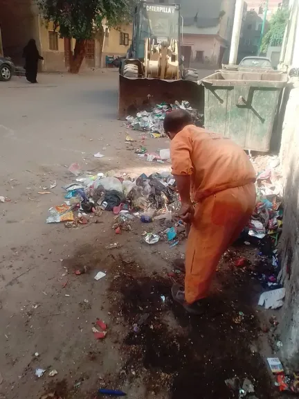 جانب من متابعه 
