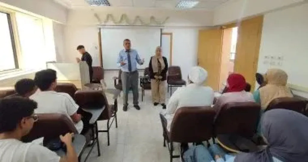 جانب من الندوة 