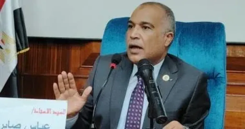 عباس صابر رئيس النقابة العامة للعاملين بالبترول