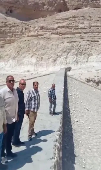 جانب من متابعه 