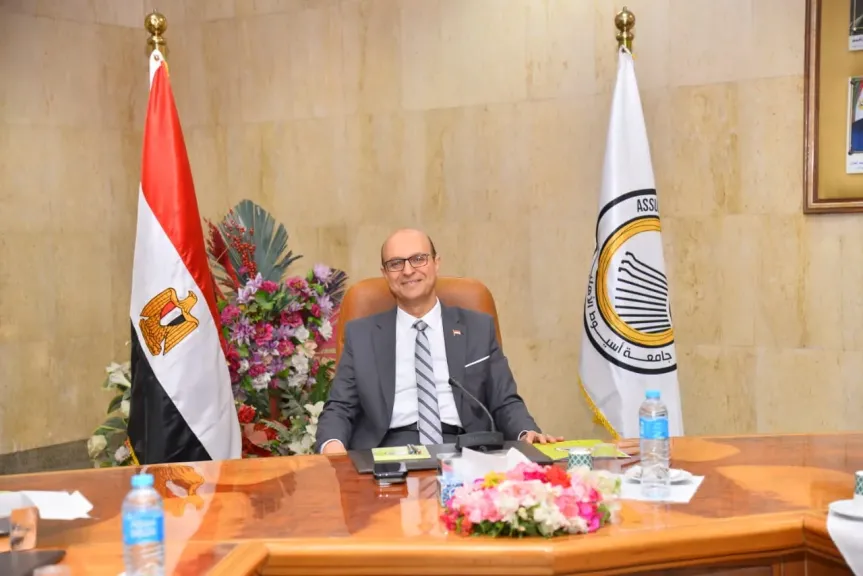 رئيس جامعة أسيوط 