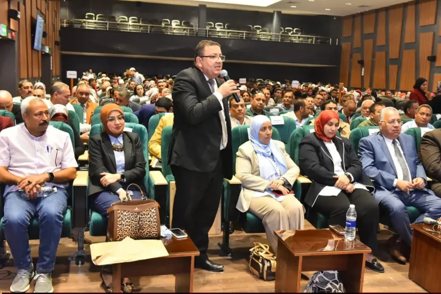  اثناء لقاء الندوه 