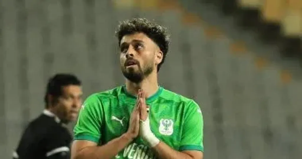 صلاح محسن لاعب فريق المصرى