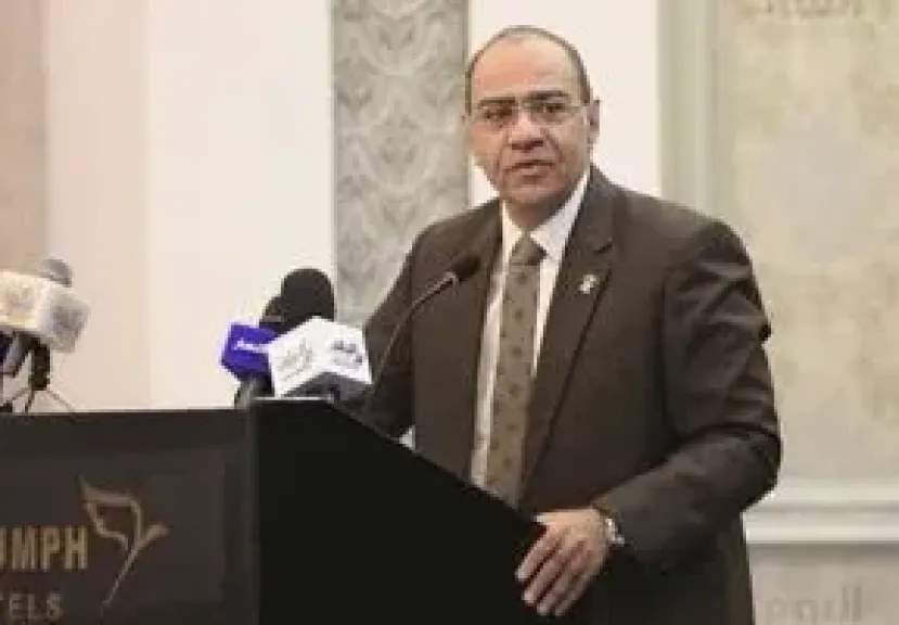 الدكتور حسام حسني