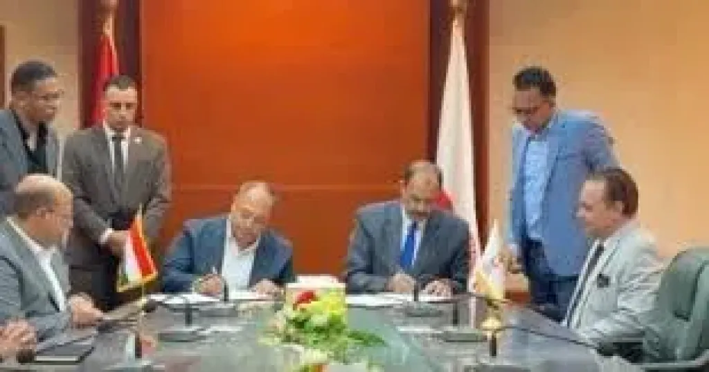 محافظ سوهاج هيئه تنميه الصعيد يوقعان 3بروتوكولات