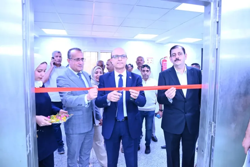 رئيس جامعة يفتتح العيادات 