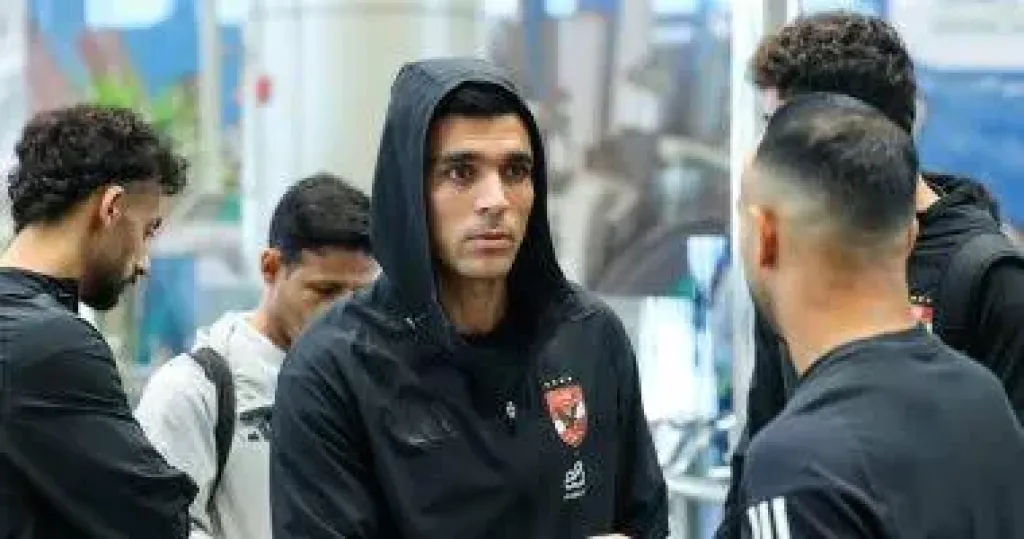 لاعبي الاهلي في المطار