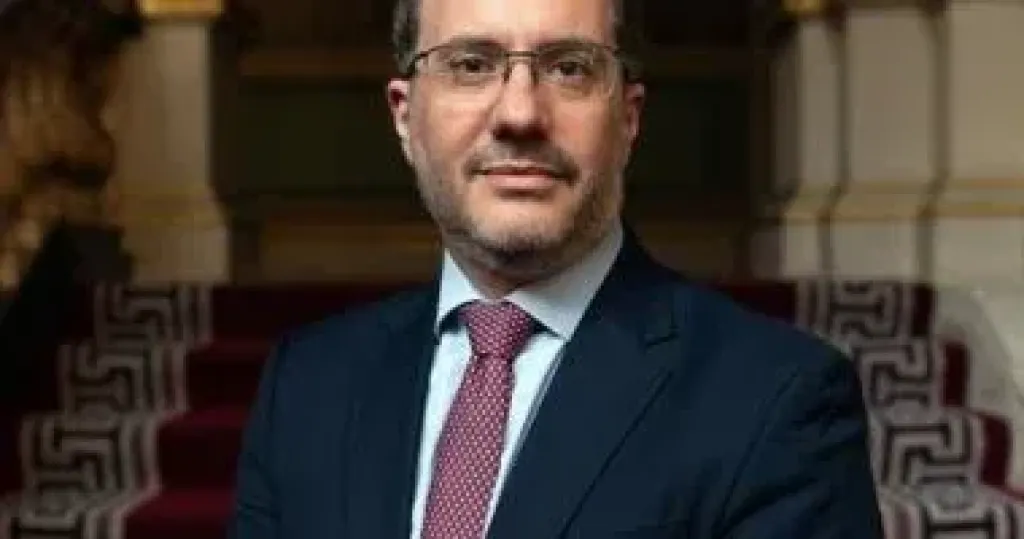   السفير البريطاني 