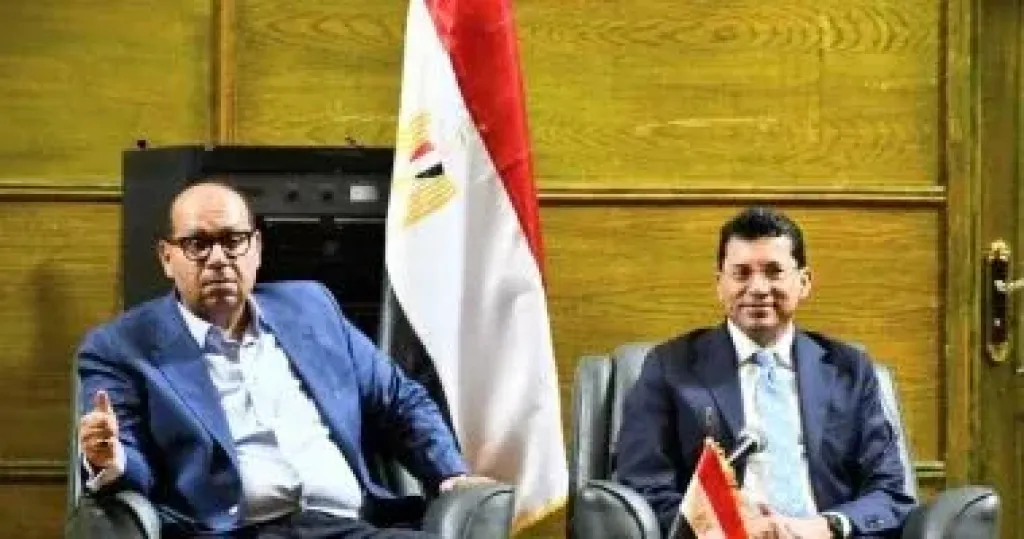 وزير الرياضة مع رئيس اللجنة الأولمبية