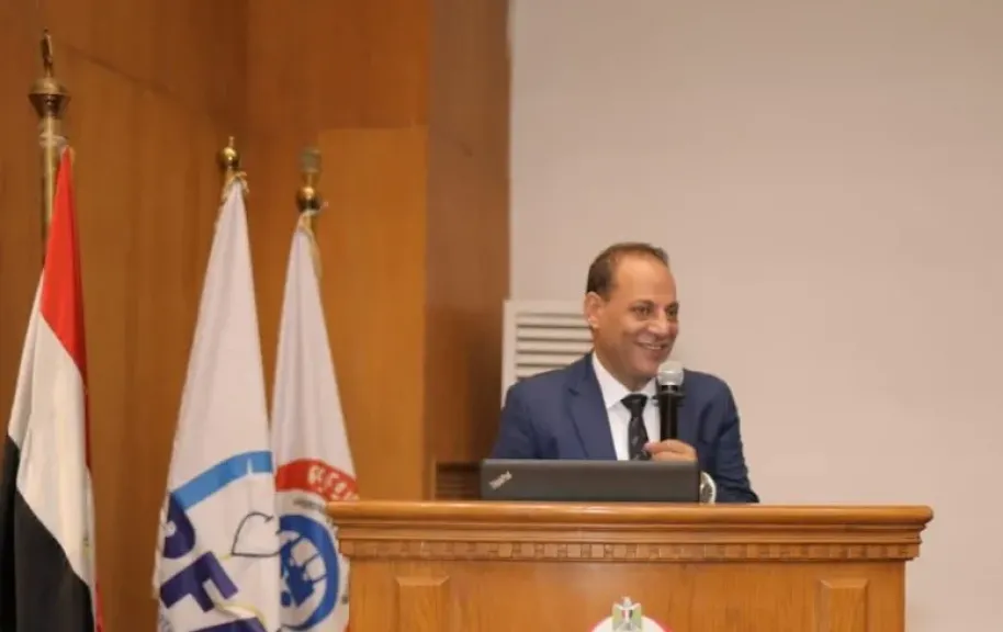 الدكتور إبراهيم عويس