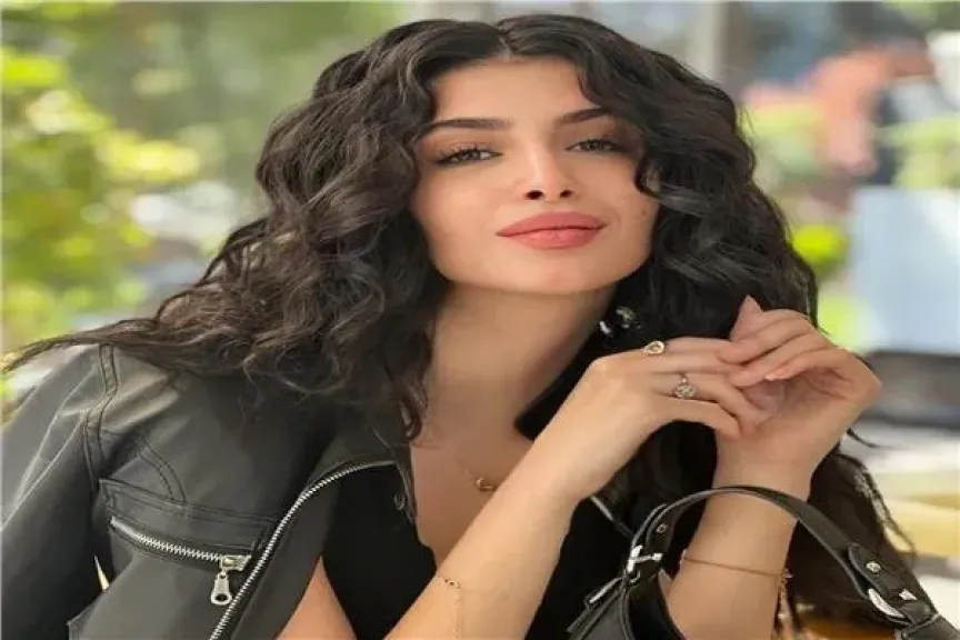 الفنانة سارة بركة