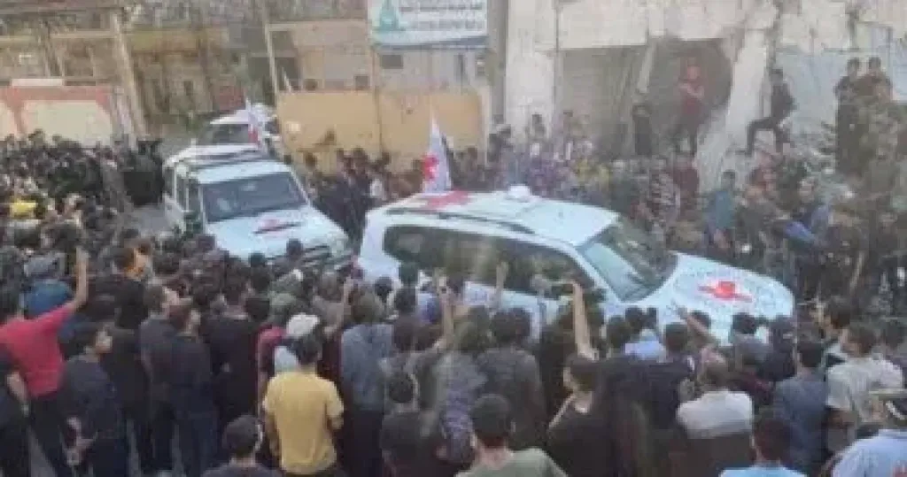 الصليب الأحمر يتسلم جثة أحد المختطفين