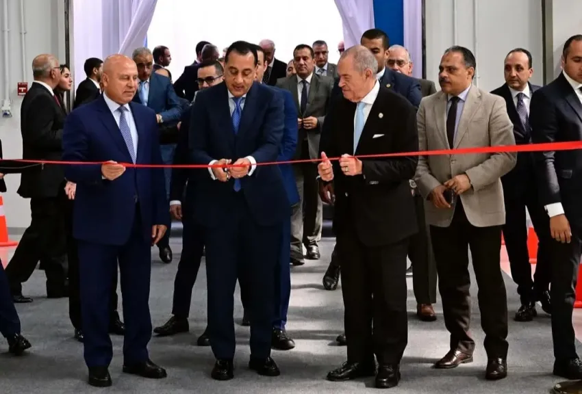 خلال افتتاح المصنع 