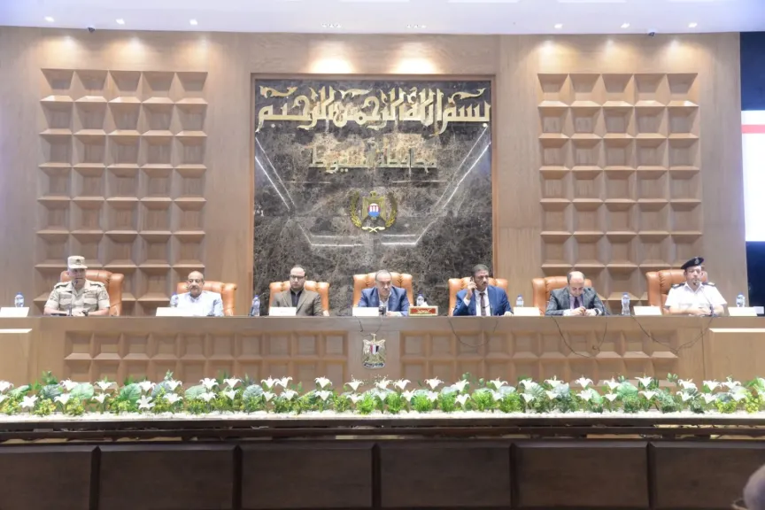 اثناء الاجتماع محافظه 