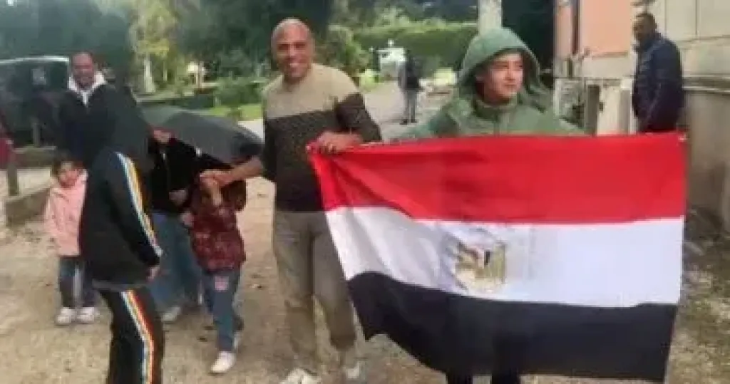 فرحة المصريين فى إيطاليا أمام لجان التصويت