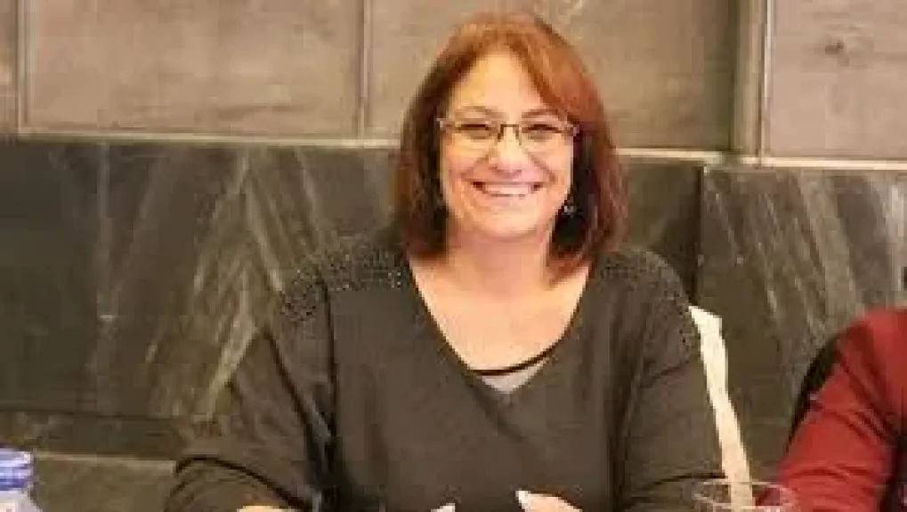  نادية هنري