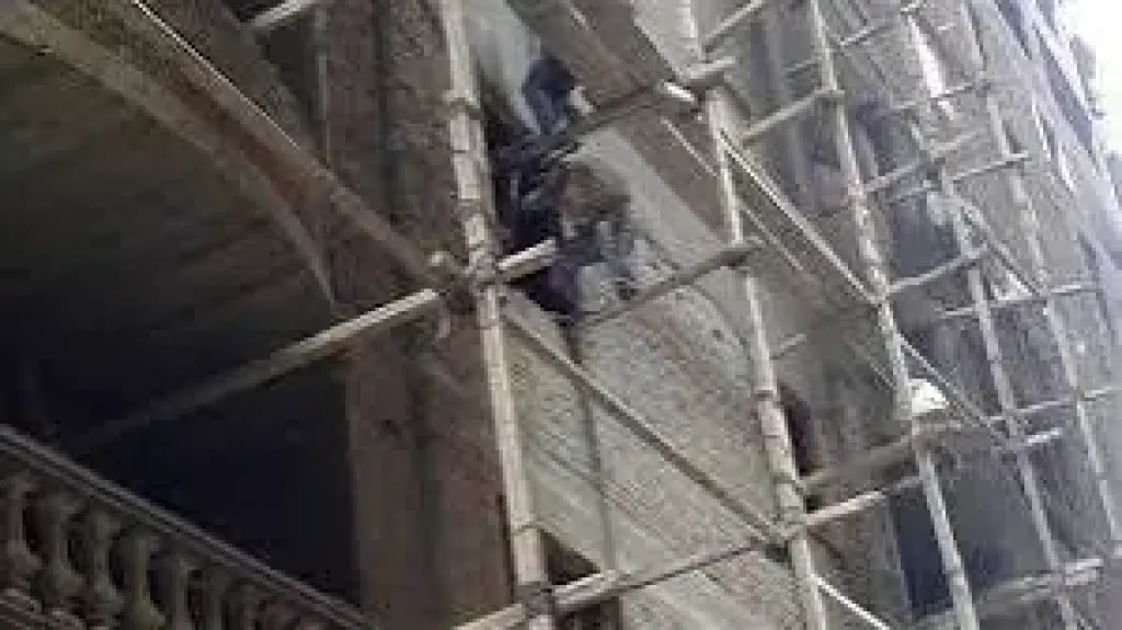 مصرع عامل  ارشيفية