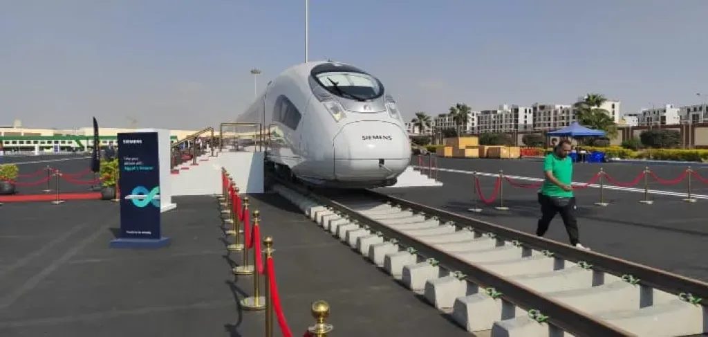 النسخة الأولى للقطار الكهربائي السريع
