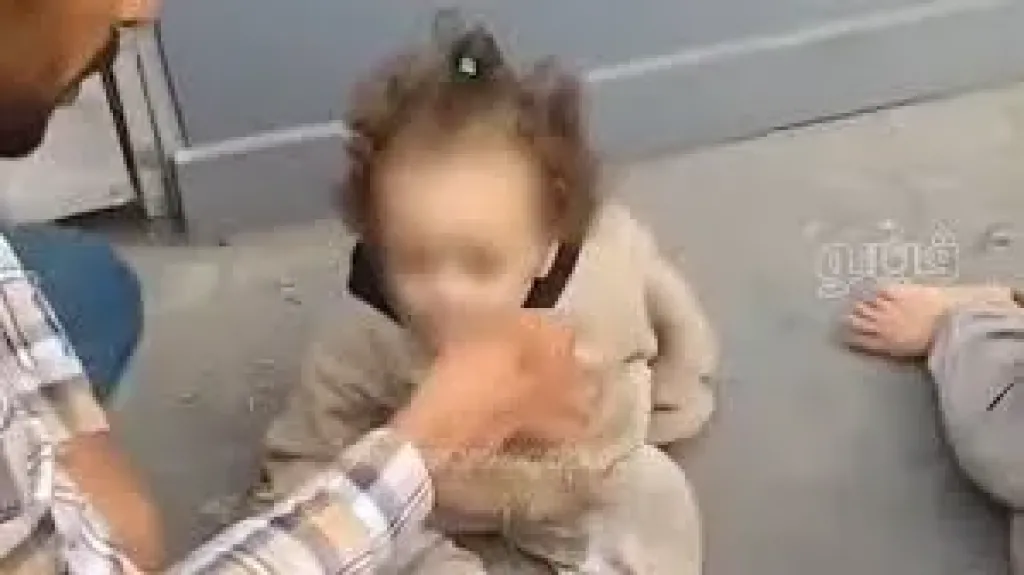 سيده الزقازيق أم تترك أطفالها الثلاثه فى الشارع