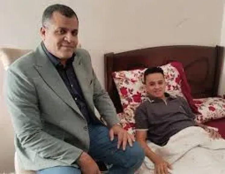 ياسر عماره يستقبل شكاوى المواطنين والمعلمين وأولياء الامور