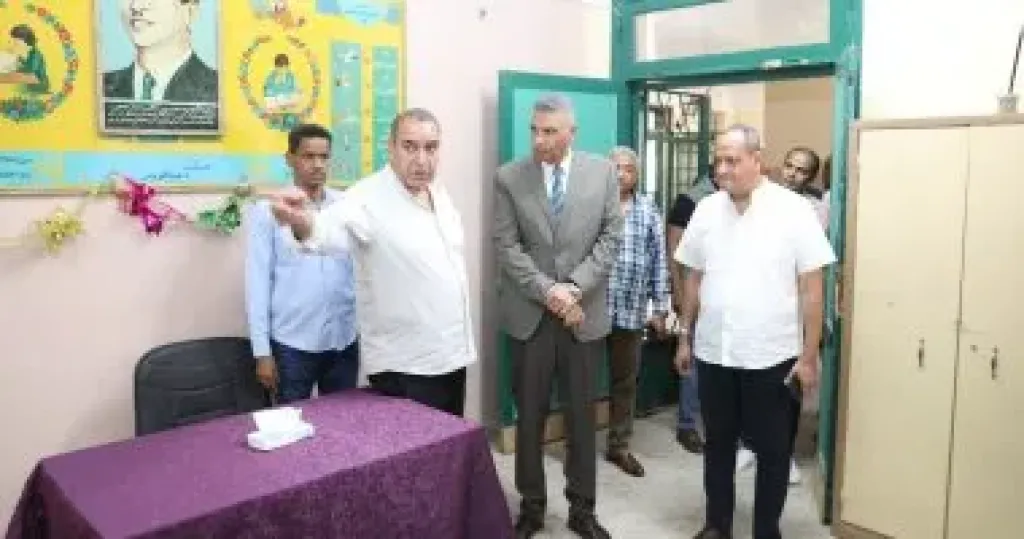 محافظ أسوان يتفقد اللجان