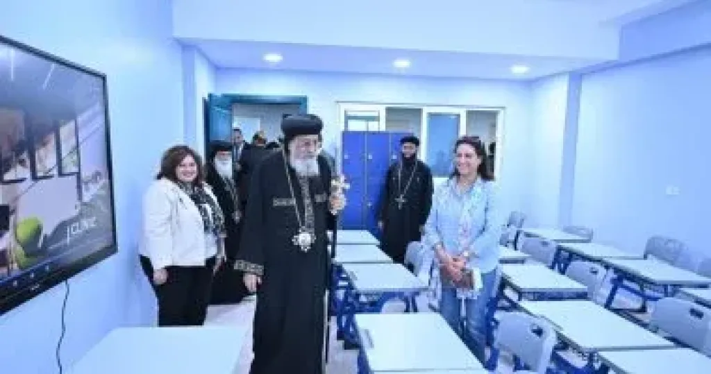 البابا فى مدرسة "Virgin Mary"