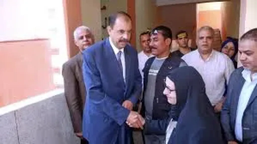 محافظ سوهاج يتفقد لجان انتخابات النواب