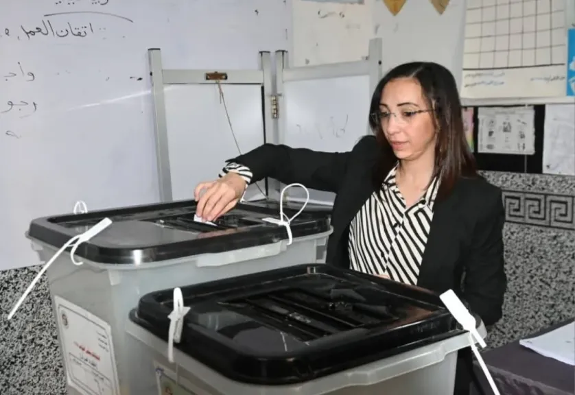محافظ البحيرة تدلي بصوتها 