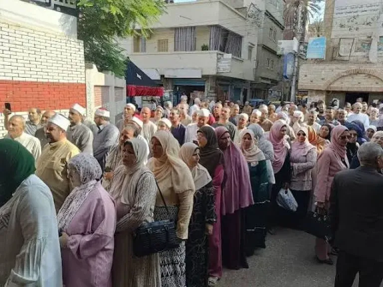 طوابير من الناخبين أمام اللجان