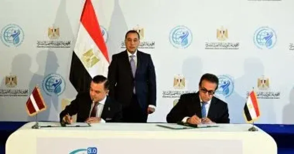 جانب من التوقيع