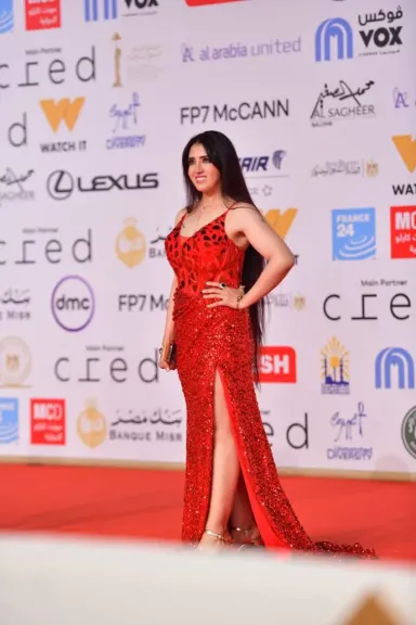 نور فخري 