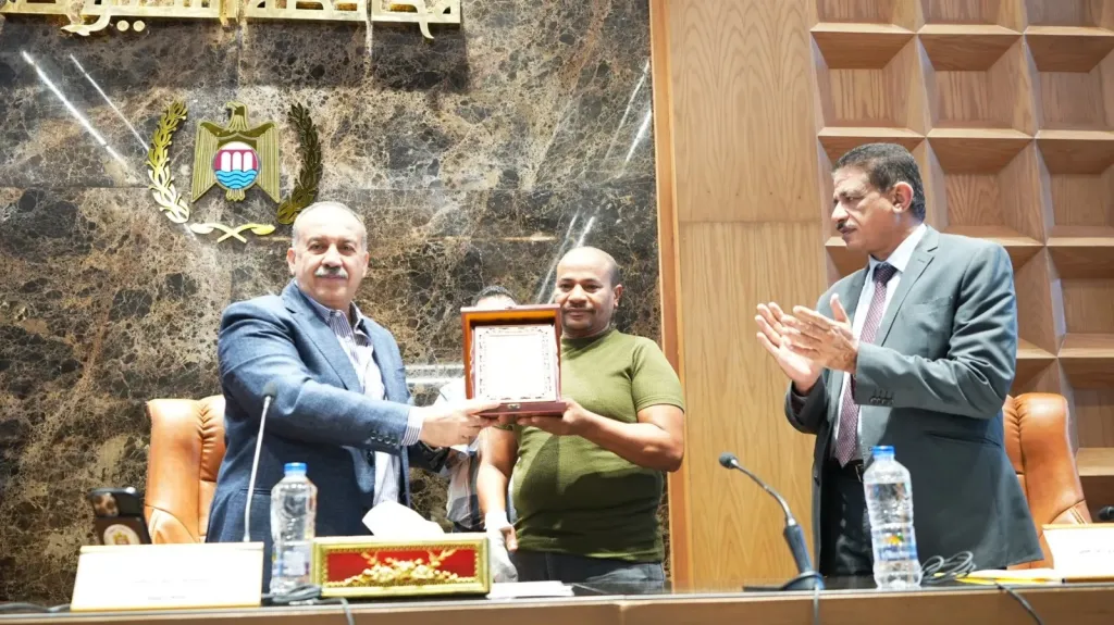 محافظ أسيوط 