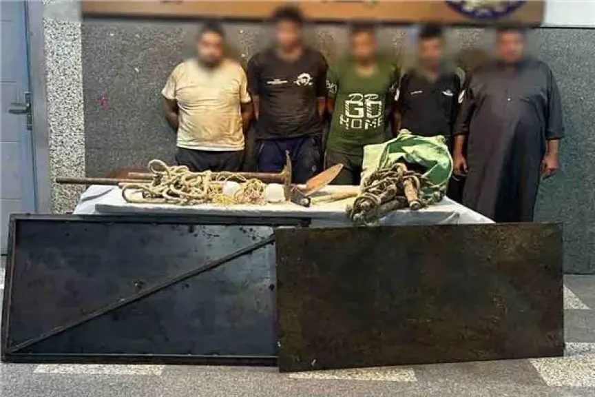 ضبط 5 أشخاص لقيامهم بأعمال الحفر والتنقيب غير المشروع عن الآثار