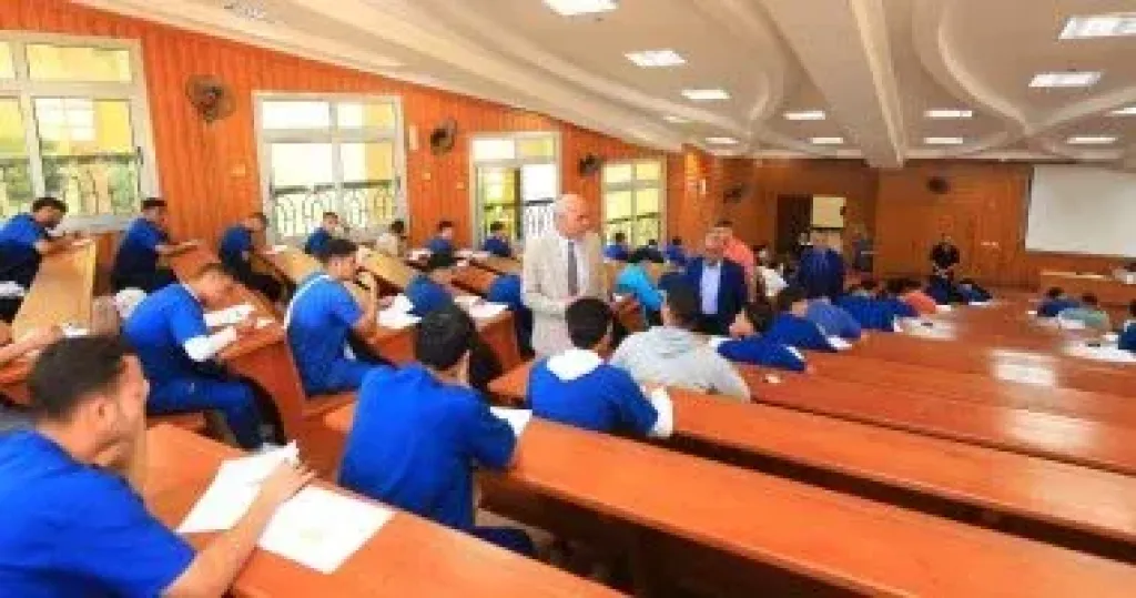 رئيس جامعة كفر الشيخ يتفقد أعمال الإمتحانات في الجامعة الأهلية