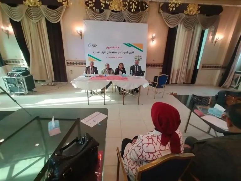 جانب من مائدة الحوار 