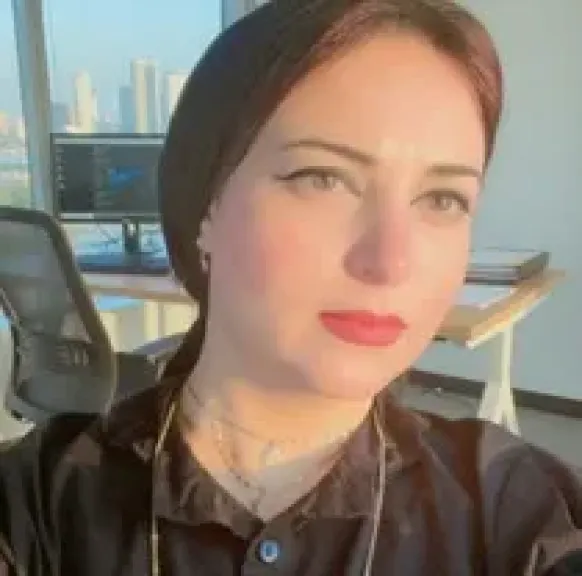 الباحثة 