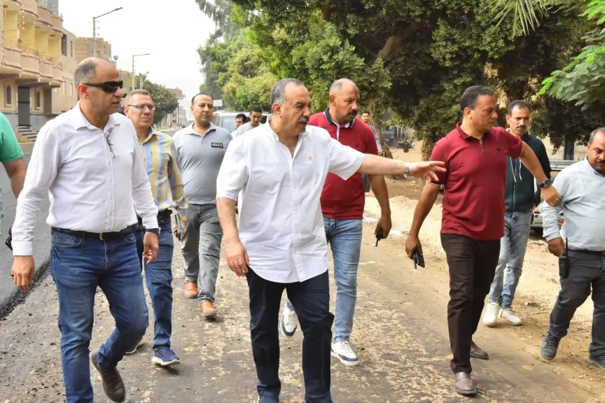 محافظ أسيوط اثناء الرصف 