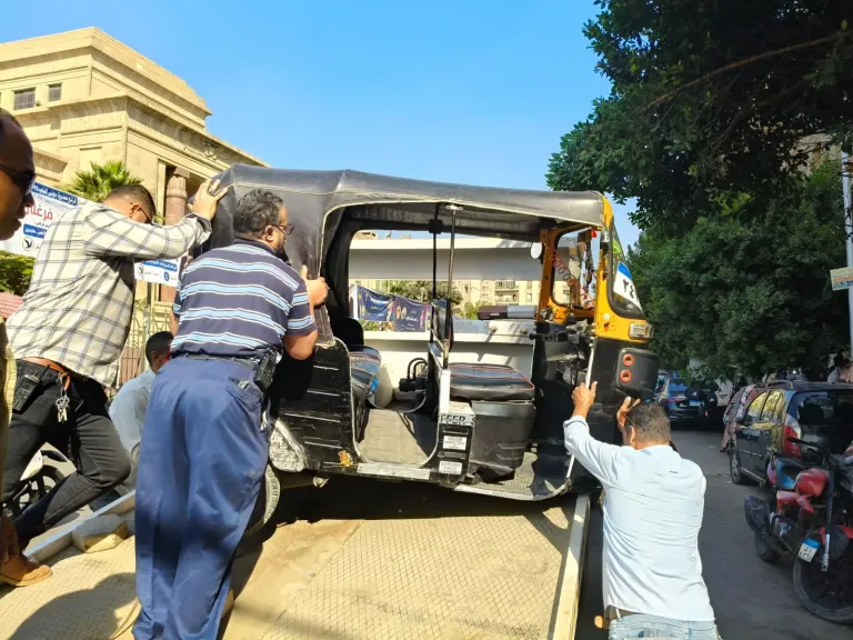 اثناء رفع التكاتك 