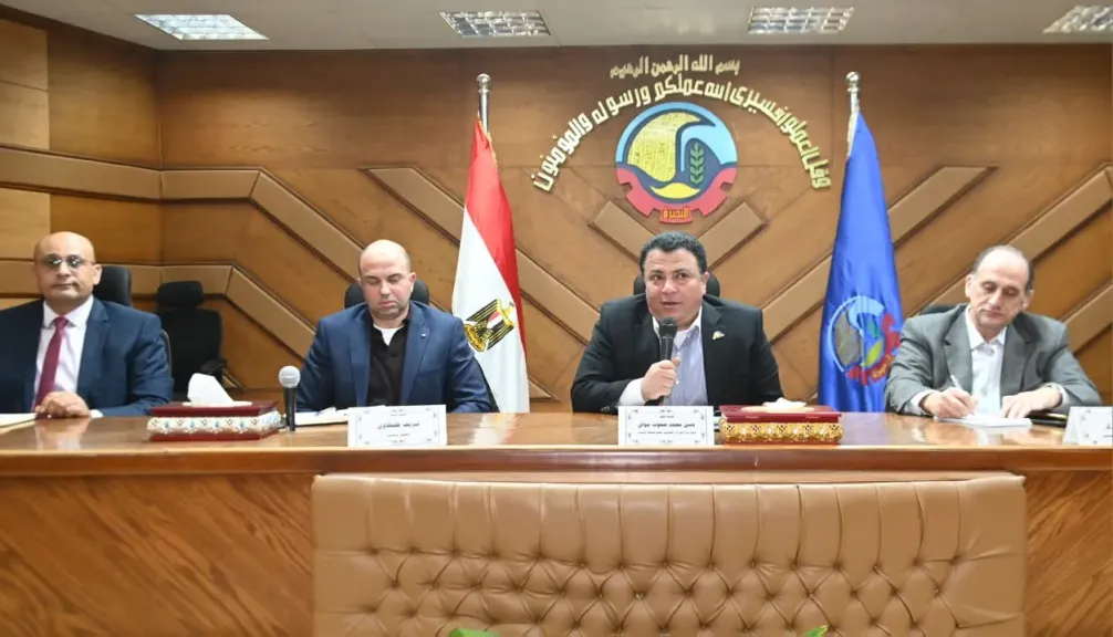 اجتماع اللواء حسن موافي السكرتير العام لمحافظة البحيرة مع مسؤولي شركة "مافي" لتصنيع الحاصلات الزراعية