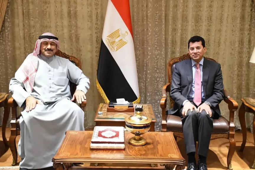 "الشباب والرياضة" تبحث إنشاء نادي ألعاب وسباقات للسيارات