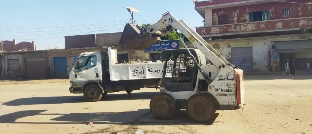جانب من متابعه 